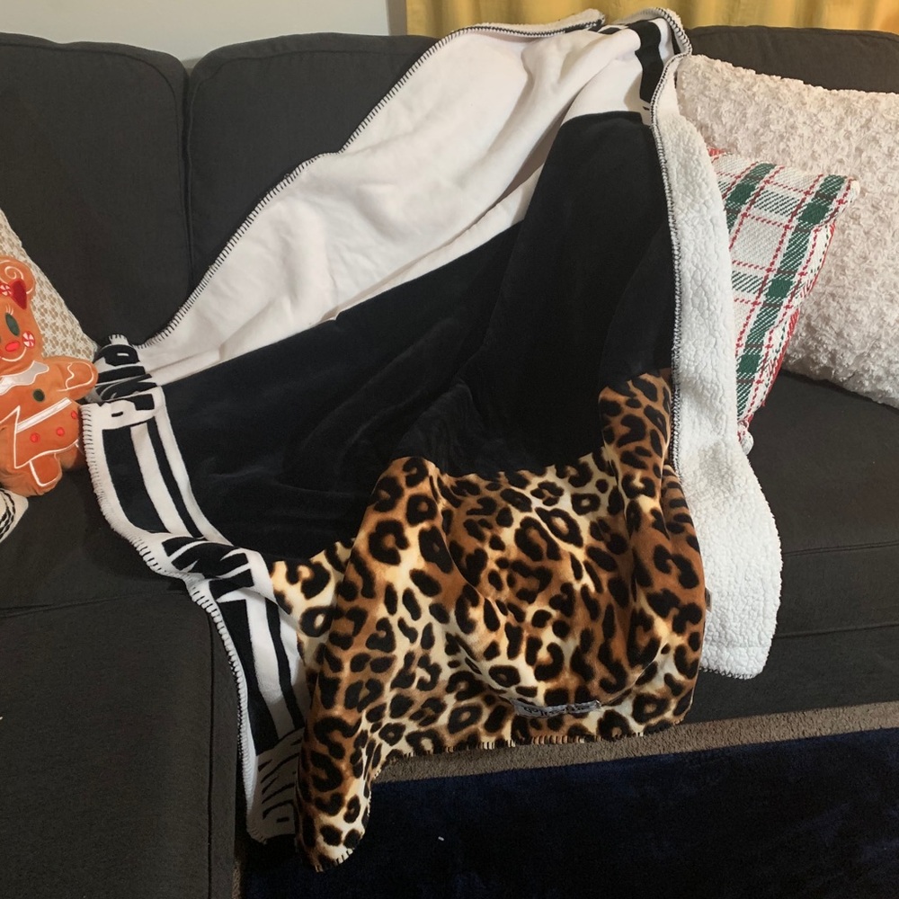 Victoria secret pink Sherpa blanket